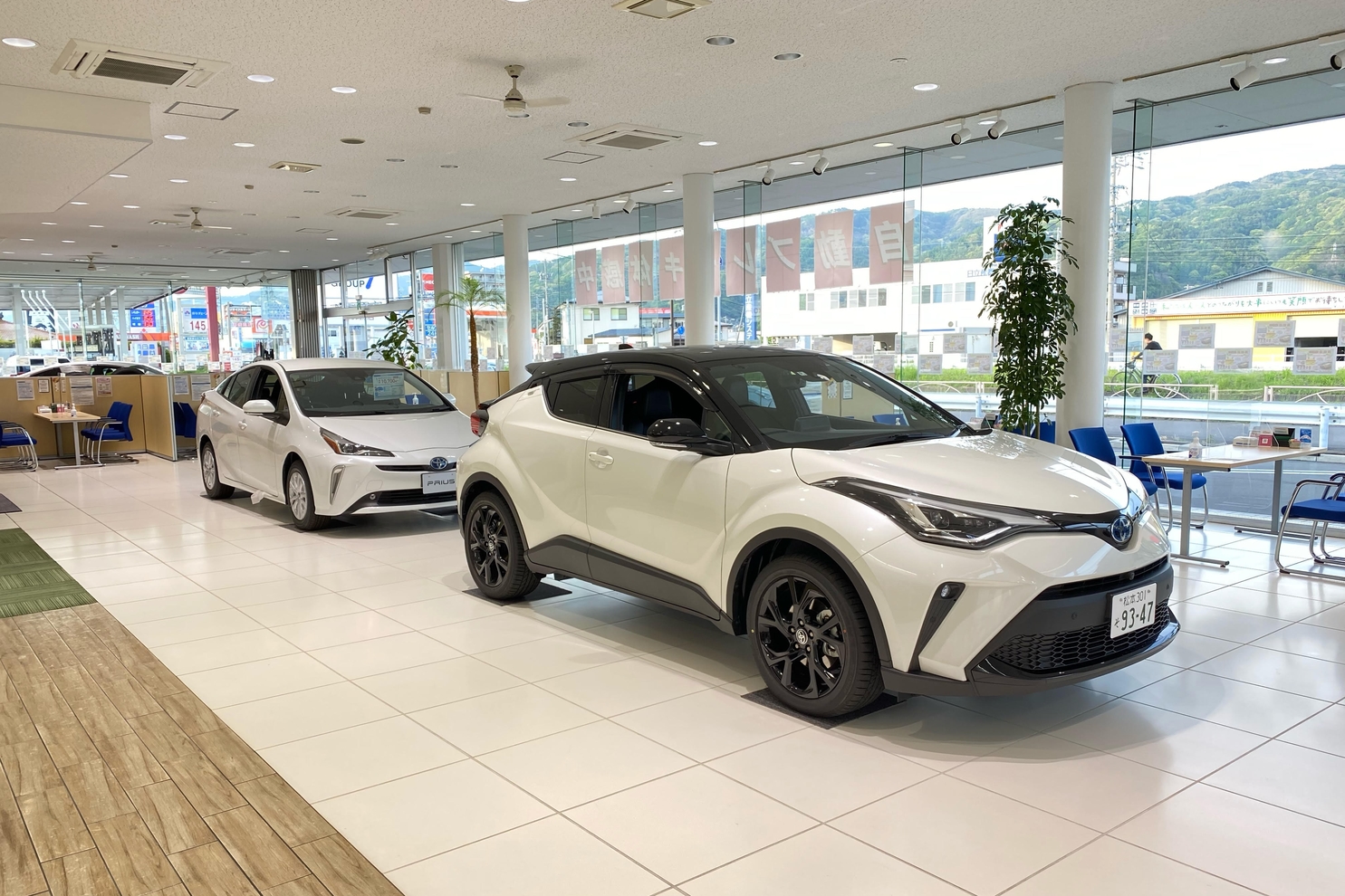 諏訪店　ショールーム1