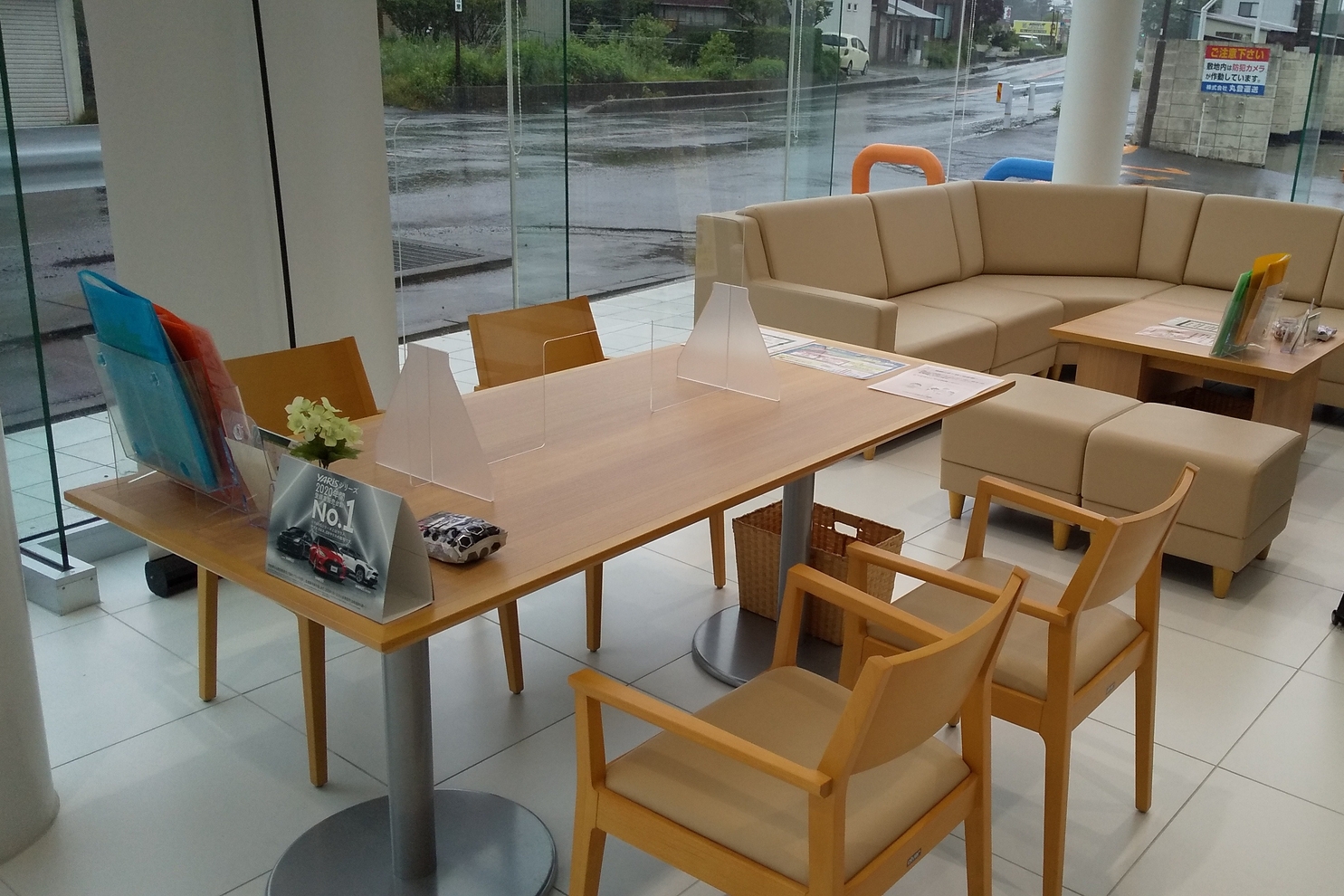 箕輪店 商談テーブル
