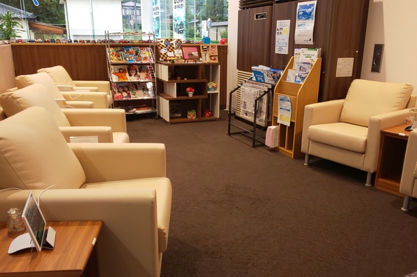 箕輪店 待合い