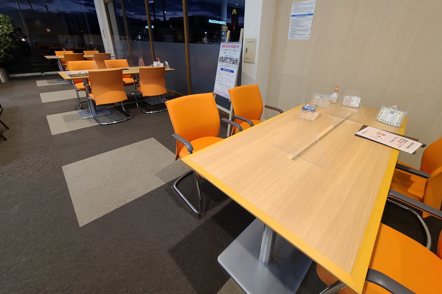 筑摩店:商談テーブル