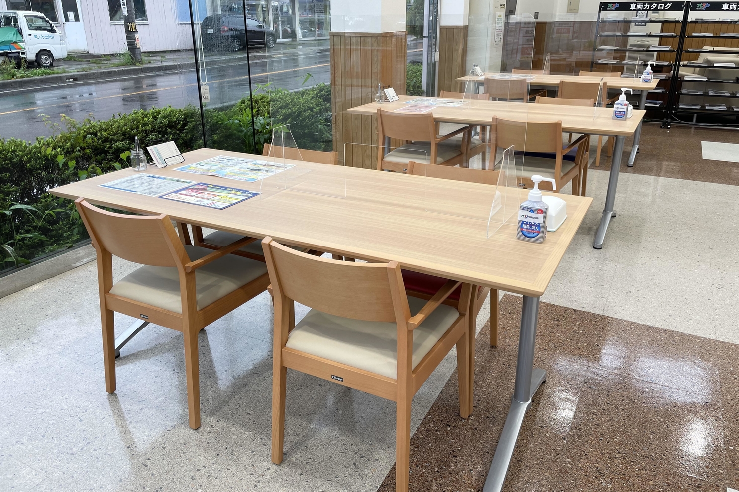 木曽店：商談テーブル