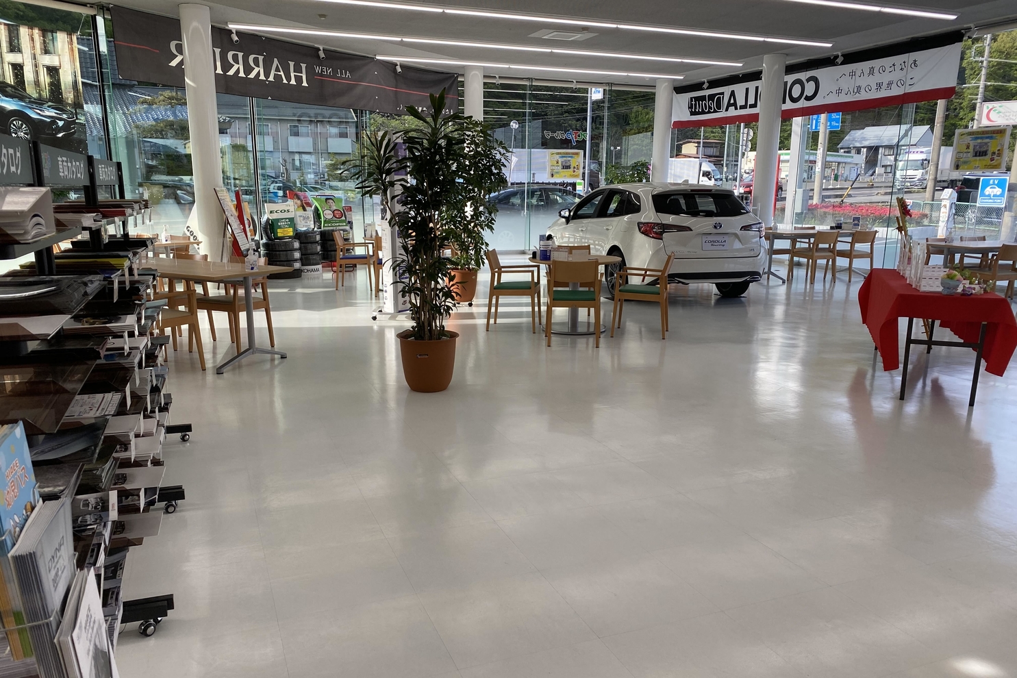 茅野店：ショールーム