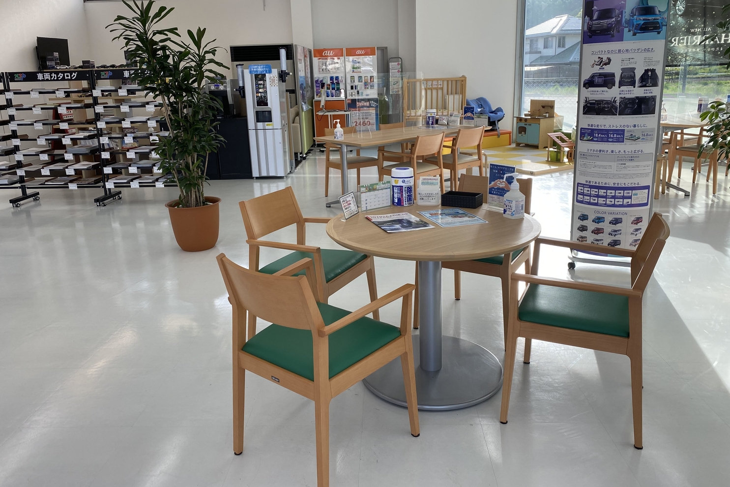 茅野店：商談テーブル