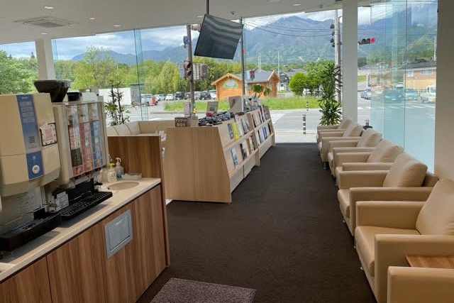 駒ヶ根店:待合い3