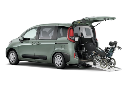 X（ハイブリッド・2WD） 車いす仕様車“タイプⅠ（助手席側セカンドシート付）”