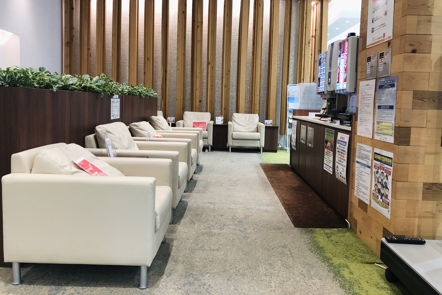 鎌田店:待合い3