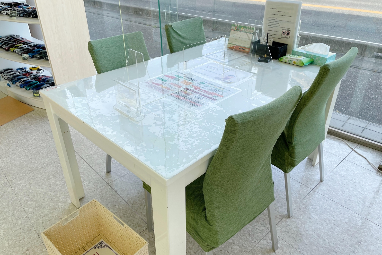 安曇野店:商談テーブル