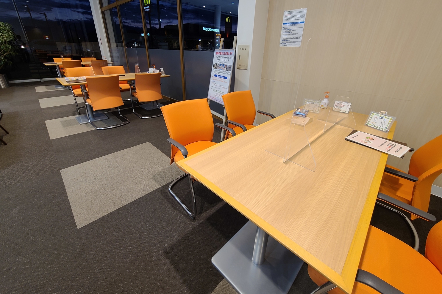 筑摩店:商談テーブル