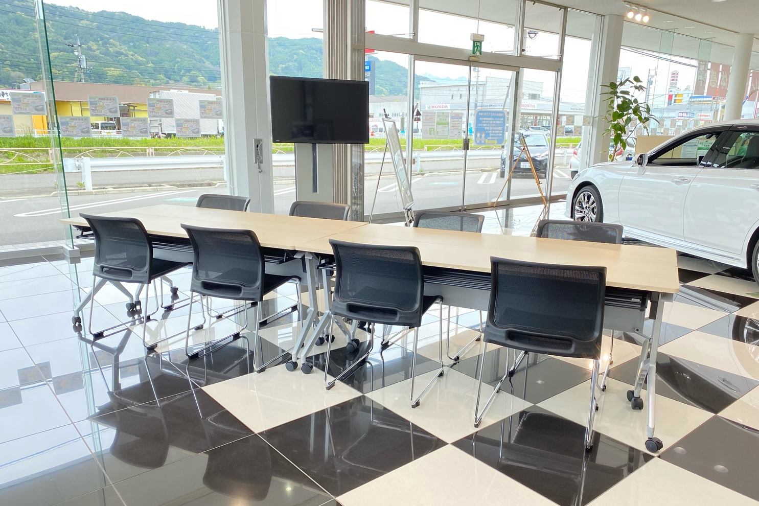 諏訪店:入口テーブル