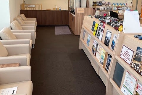 駒ヶ根店:待合い2